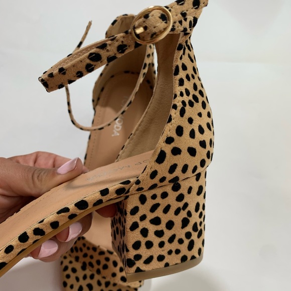 NEW PolkaDot Low Heel Ankle Strap Block Heel TAN Sandals - Picture 4 of 7